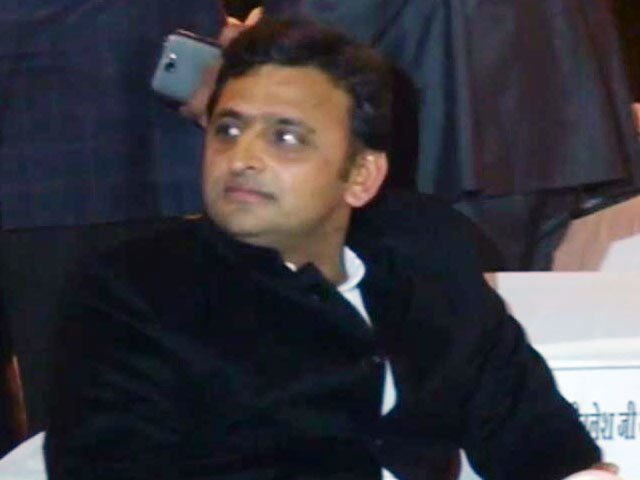 न्यूजरूम : मीडिया पर बिफर पड़े सीएम अखिलेश