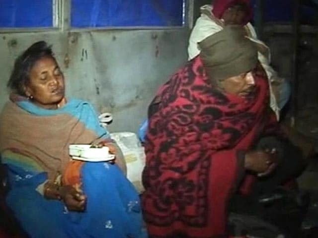 Video : Delhi: Relief for homeless as abandoned buses turn into night shelters