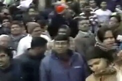 दिल्ली : भारी भीड़ के कारण जनता दरबार स्थगित दिल्ली : भारी भीड़ के कारण जनता दरबार स्थगित