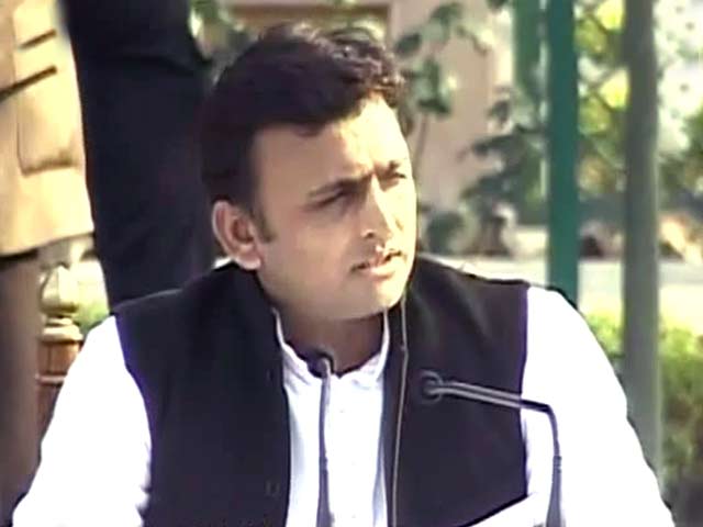 सैफई महोत्सव को लेकर मीडिया पर बरसे अखिलेश