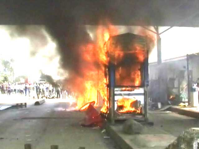 Video : Kolhapur: anti-toll agitation turns violent, booths set on fire, vandalised