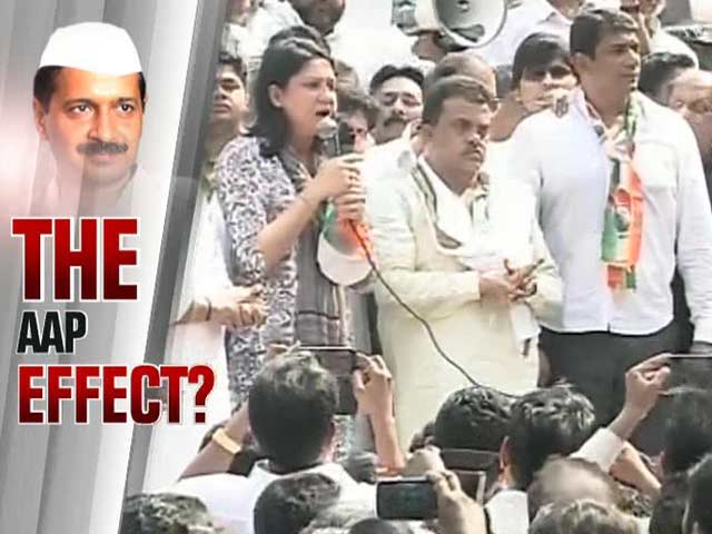 Video : The AAP effect: Congress protest against rising power rates in Mumbai