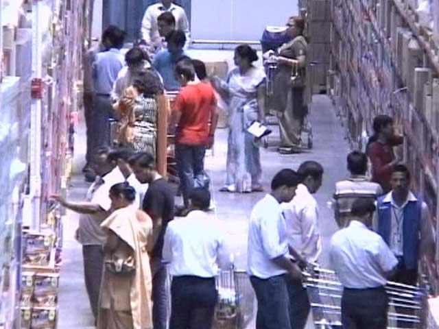 Arvind Kejriwal pulls the plug on FDI in retail stores in Delhi