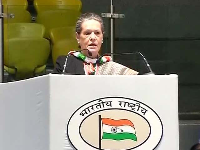 Video : BJP wants to divide people: Sonia Gandhi at Congress session