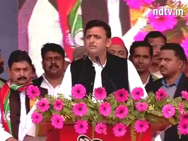 वाराणसी : अखिलेश ने अपनी सरकार का किया बखान वाराणसी : अखिलेश ने अपनी सरकार का किया बखान