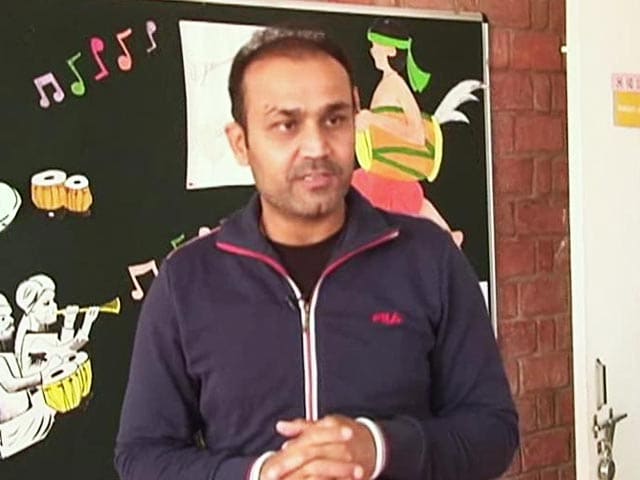 Video : When Virender Sehwag turned school mentor