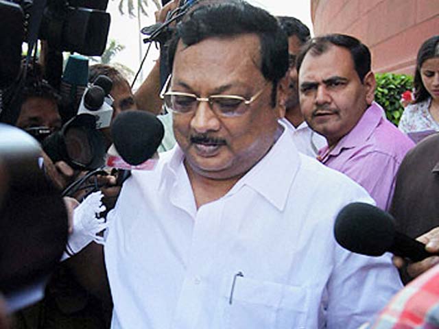 Video : MK Alagiri suspended by his father Karunanidhi from DMK for indiscipline