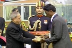 आंध्र के शहीद इंस्पेक्टर प्रसाद बाबू को 'अशोक चक्र' आंध्र के शहीद इंस्पेक्टर प्रसाद बाबू को 'अशोक चक्र'