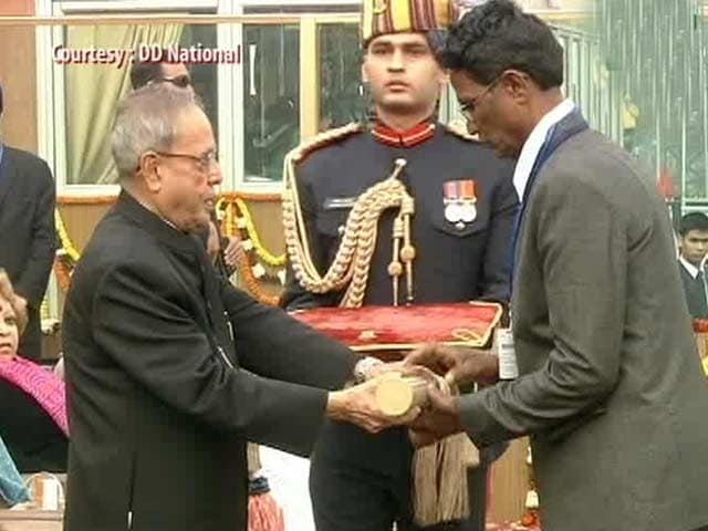 Video : President honours India's bravehearts on Republic Day