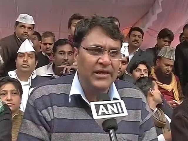 Vinod Kumar Binny ends hunger strike in 5 hours, warns of bigger agitation