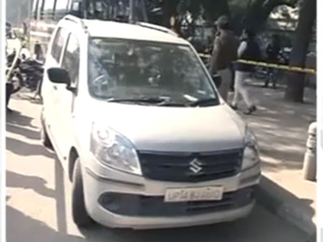 दिल्ली में कार से आठ करोड़ रुपये लूटे