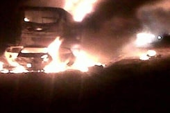 7 killed as bus catches fire on Mumbai-Ahmedabad highway 7 killed as bus catches fire on Mumbai-Ahmedabad highway