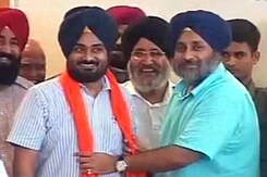पंजाब में बैंक कर्मी पहनेंगे नीली पगड़ी! पंजाब में बैंक कर्मी पहनेंगे नीली पगड़ी!
