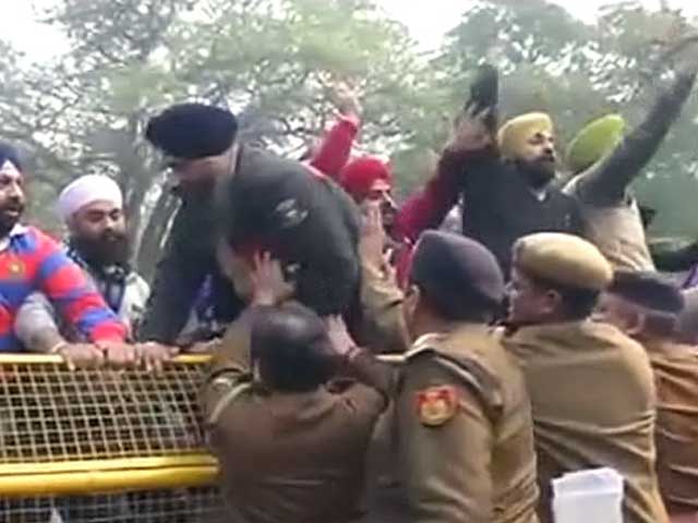 '84 के दंगों पर राहुल के बयान के खिलाफ प्रदर्शन