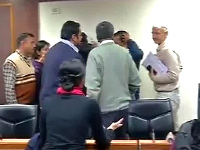 Arvind Kejriwal's press meet disrupted by Congress leader