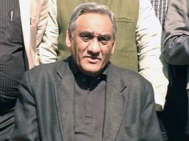 उत्तराखंड के सीएम विजय बहुगुणा ने इस्तीफा दिया