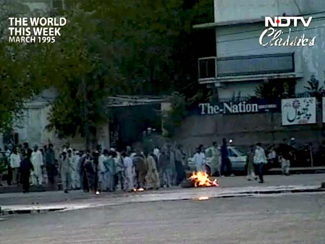 Video : The World This Week: Pakistan government begins crack-down on extremists (Aired: March 1995)