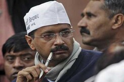 Gadakri sends legal notice to Kejriwal over 'most corrupt' leaders' list Gadakri sends legal notice to Kejriwal over 'most corrupt' leaders' list