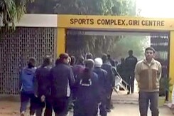 हिसार : कोच पर महिला खिलाड़ियों से बदसलूकी का आरोप हिसार : कोच पर महिला खिलाड़ियों से बदसलूकी का आरोप