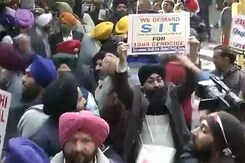 राहुल गांधी के घर के बाहर सिखों ने किया प्रदर्शन राहुल गांधी के घर के बाहर सिखों ने किया प्रदर्शन