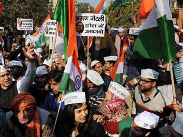 Video : AAP, BJP protest outside Arun Jaitley's house