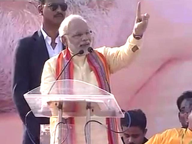 Narendra Modi woos Kolkata with Bangla, slams Left but stops short of criticising Mamata