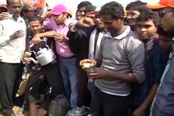 Modi-for-PM say <i>chaiwallahs</i> in Kolkata Modi-for-PM say <i>chaiwallahs</i> in Kolkata