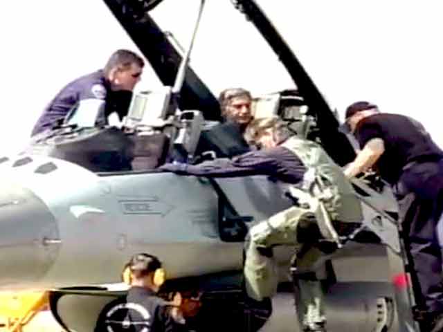 Video : Flying High: Ratan Tata flies the F-16 (Aired: February 2007)