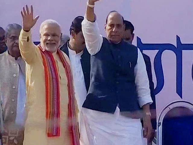 In Bengal, Narendra Modi targets Gandhis, says Pranab Mukherjee should have been PM in 1984 or 2004