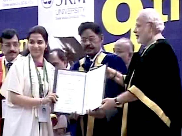 दुनिया झुकती है, झुकाने वाला चाहिए : नरेंद्र मोदी