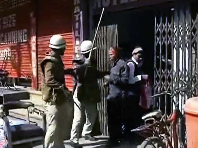 पटना में संविदा कर्मचारियों पर पुलिस का लाठीचार्ज