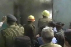 Fire breaks out on Howrah-Delhi Rajdhani in Kolkata Fire breaks out on Howrah-Delhi Rajdhani in Kolkata