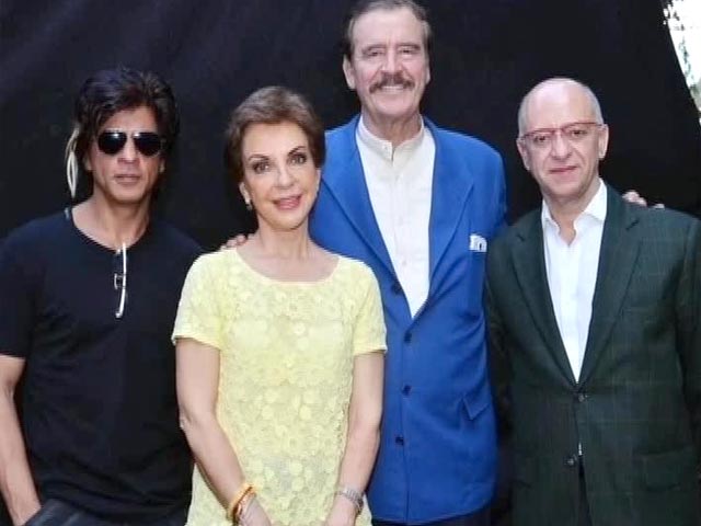 SRK's special guest on <i>Happy New Year</i> sets