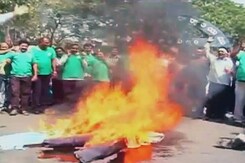 तेलंगाना के मुद्दे पर जगनमोहन रेड्डी ने बुलाया बंद तेलंगाना के मुद्दे पर जगनमोहन रेड्डी ने बुलाया बंद