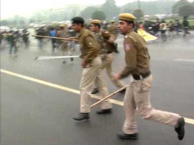 Students protesting Nido Tania's death in Delhi lathicharged
