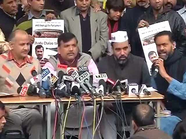 Video : Congress, BJP joined hands to save Mukesh Ambani: AAP