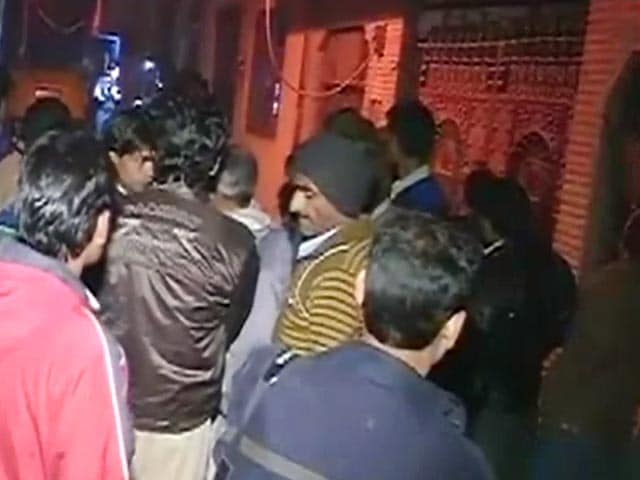 Video : दिल्ली के जैतपुर में एक ही परिवार के तीन की हत्या