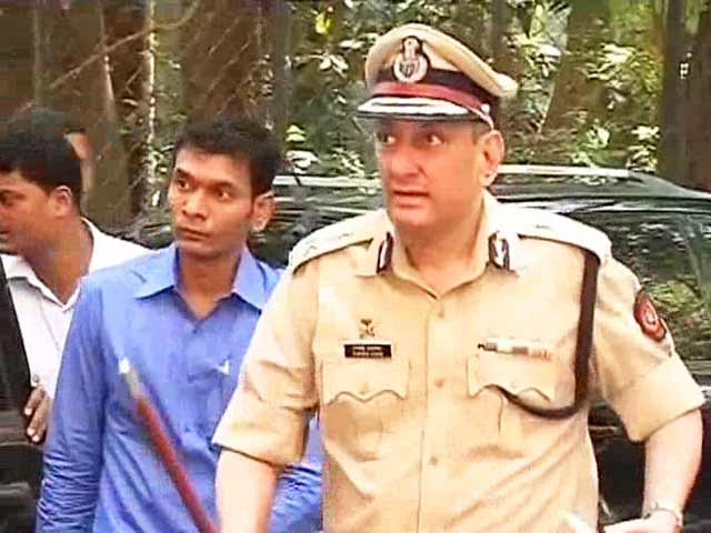 Video : Row over Mumbai's new police commissioner heats up: Two senior cops go on protest leave
