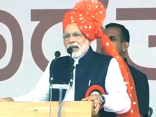 In Karnataka, Narendra Modi mocks Sonia, Rahul as 'Nakli Gandhis'