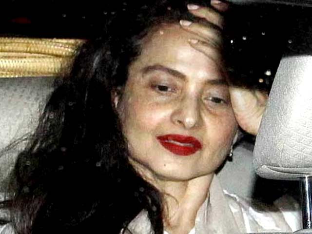 Spotted: Makeup-free Rekha on the <i>Highway</i>