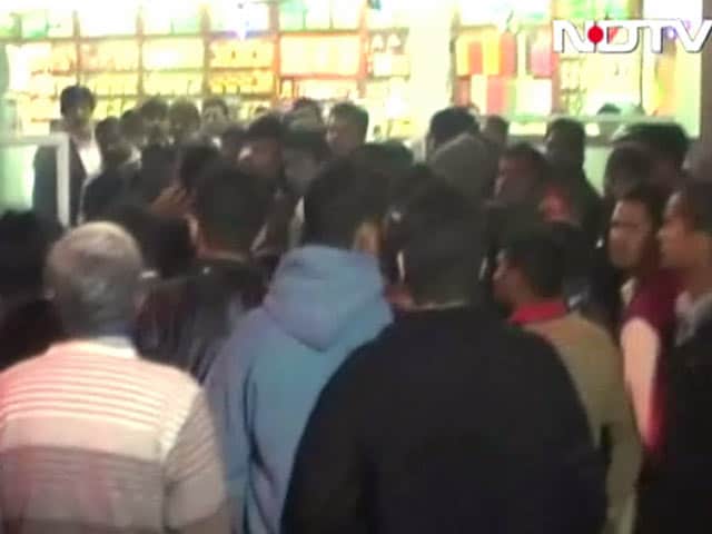 दिल्ली : जलेबी नहीं दी तो चला दी गोली