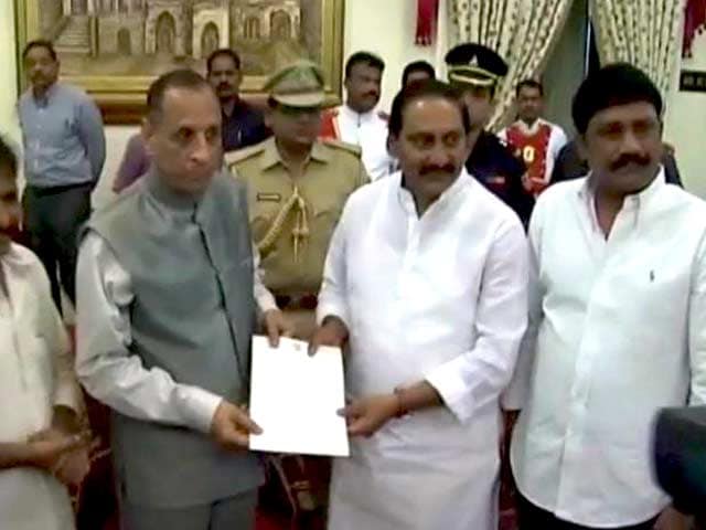 आंध्र प्रदेश के मुख्यमंत्री किरण रेड्डी ने दिया इस्तीफा