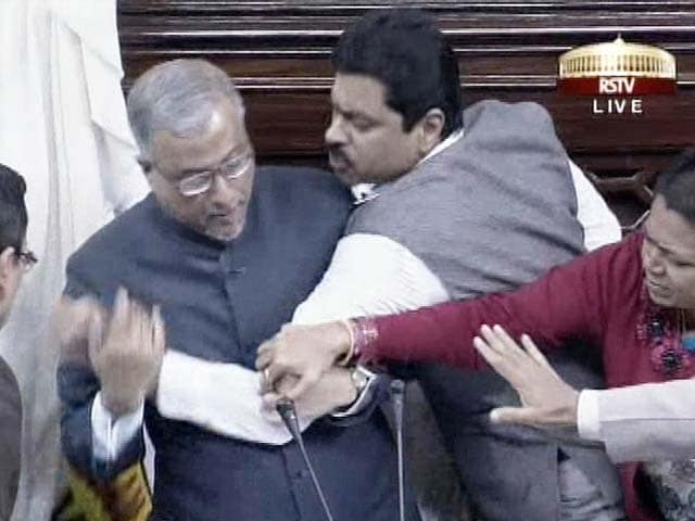 Video : In row over Telangana bill, 'shut up' exchanges in Parliament