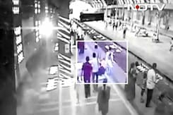 नवी मुंबई : कैमरे में कैद हुए बच्चे के किडनैपर्स नवी मुंबई : कैमरे में कैद हुए बच्चे के किडनैपर्स