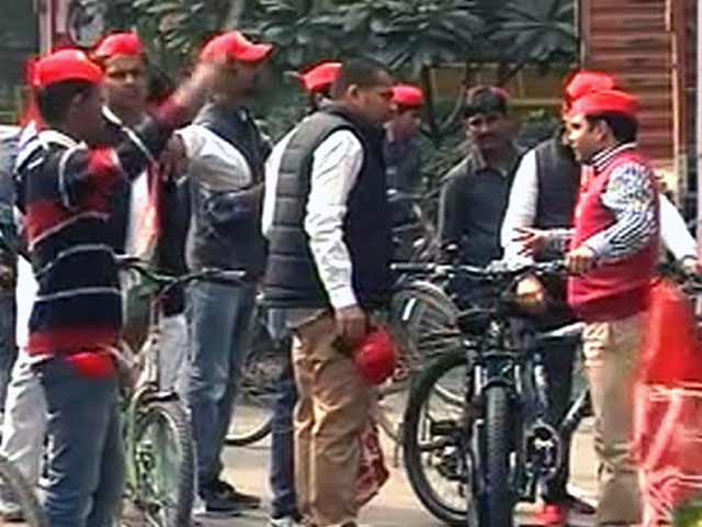 दिल्ली में समाजवादी पार्टी की साइकिल रैली दिल्ली में समाजवादी पार्टी की साइकिल रैली