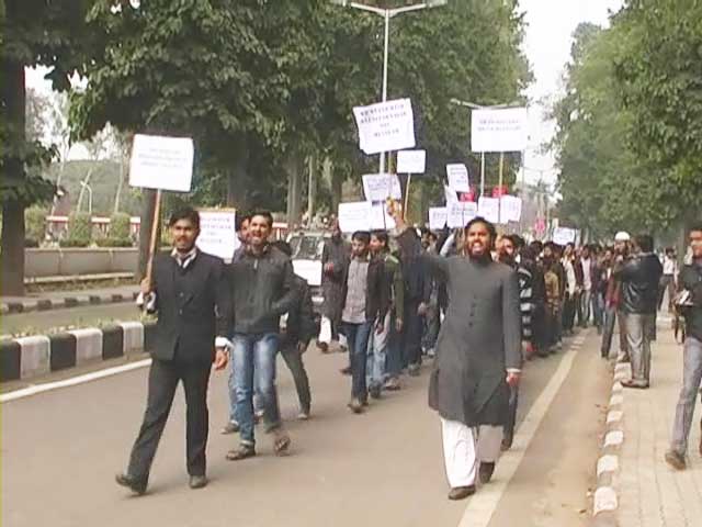 Video : Mulayam Singh's visit to Aligarh Muslim University cancelled