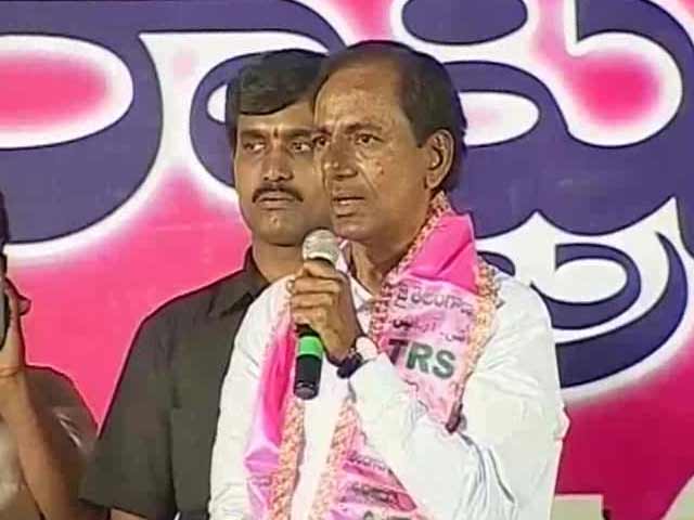 Telangana Rashtra Samithi chief K Chandrasekhara Rao meets Rahul Gandhi amid talks of alliance