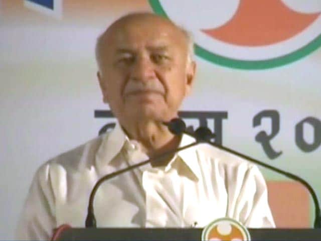 Video : Home Minister Sushil Shinde accuses section of electronic media of 'nasty campaign'