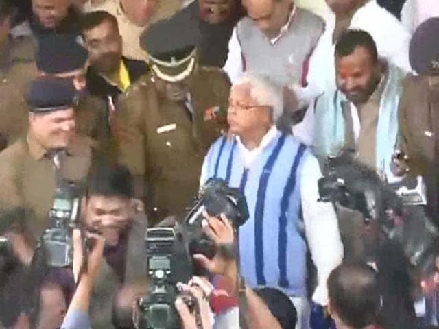 Video : During RJD show of strength after rebellion, stones thrown at Speaker's home