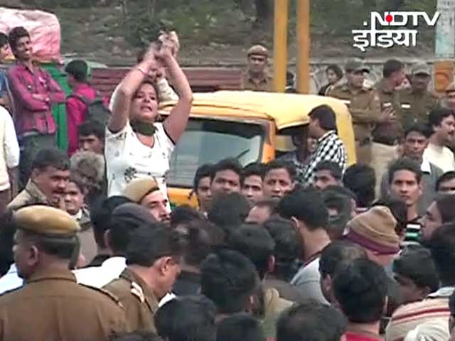 नर्सरी दाखिले के दौरान हंगामा